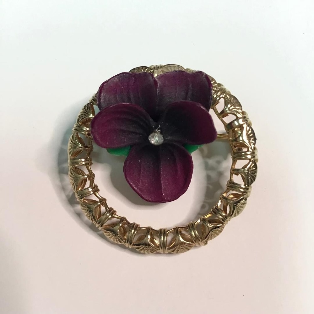 Vintage Purple Pansy Flower Circle Brooch Gold Tone Rhinestone Pin Retro MCM
